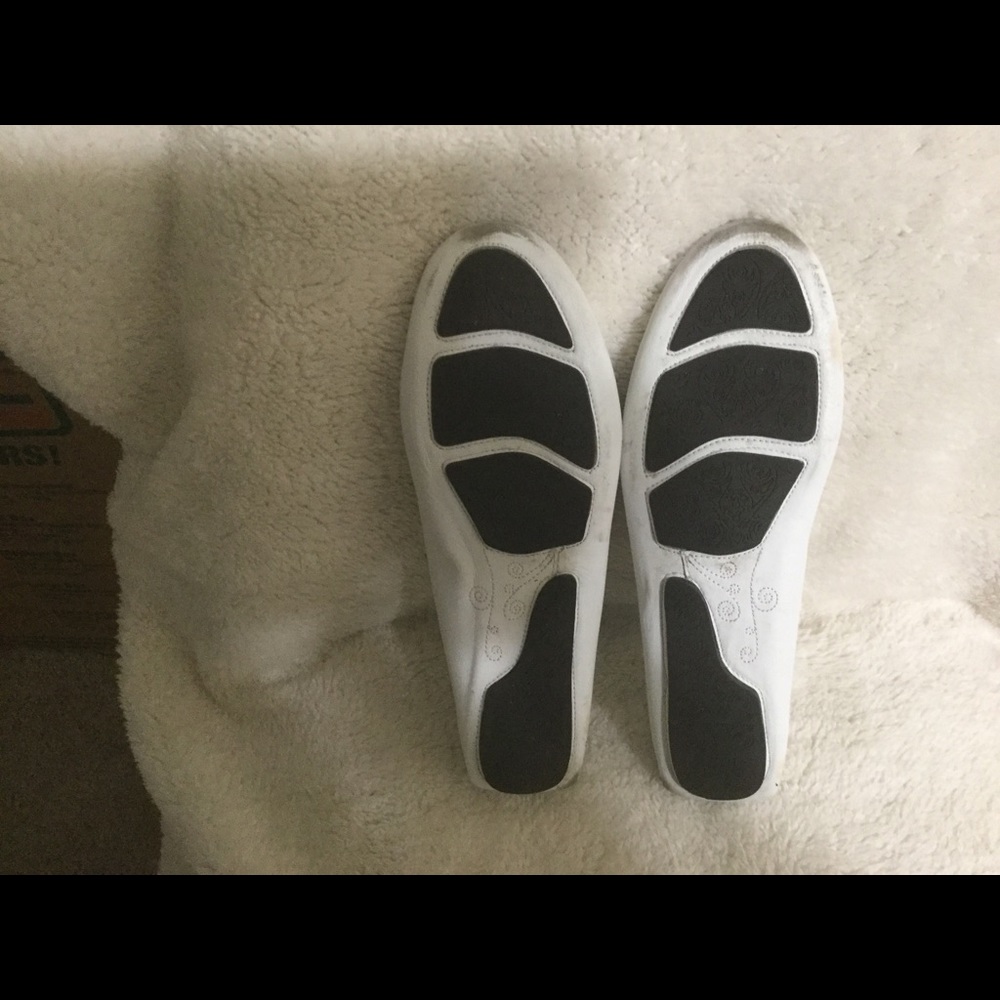 Tahari flats